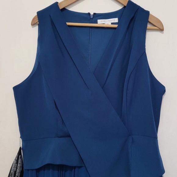 Unworn Kay Unger Orella Pleated Mixed Media Cocktail Dress in Ink - Picture 5 of 10